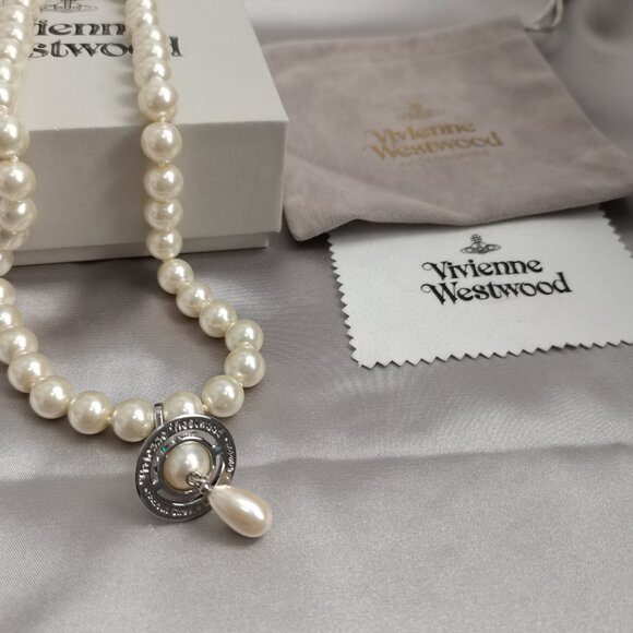 Brand new Vivienne Westwood  Pearl necklace in silver - Picture 9 of 10